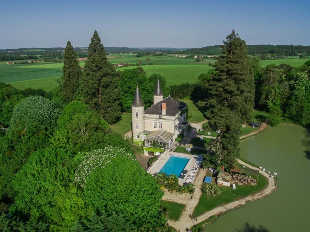 Haus in Centre-Val de Loire, Frankreich, 1 200 m² - Foto 1