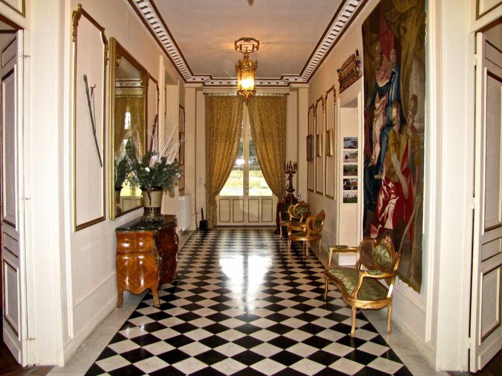 House in Centre-Val de Loire, France, 1 200 m² - picture 2