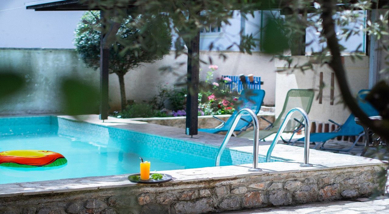 Villa en Krimovica, Montenegro, 300 m² - imagen 1