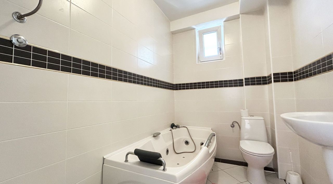 Piso en Petrovac, Montenegro, 140 m² - imagen 18