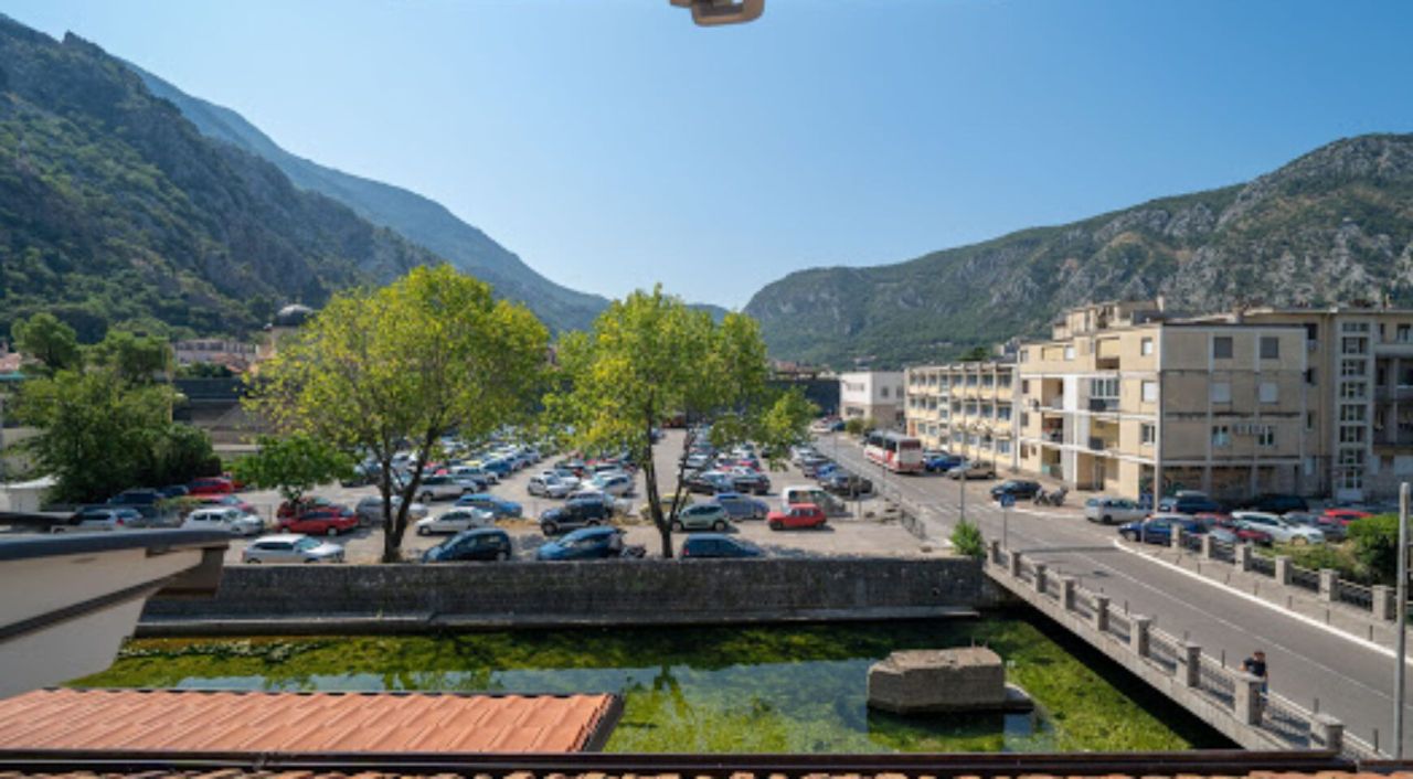 Apartamento en Kotor, Montenegro, 77 m² - imagen 1