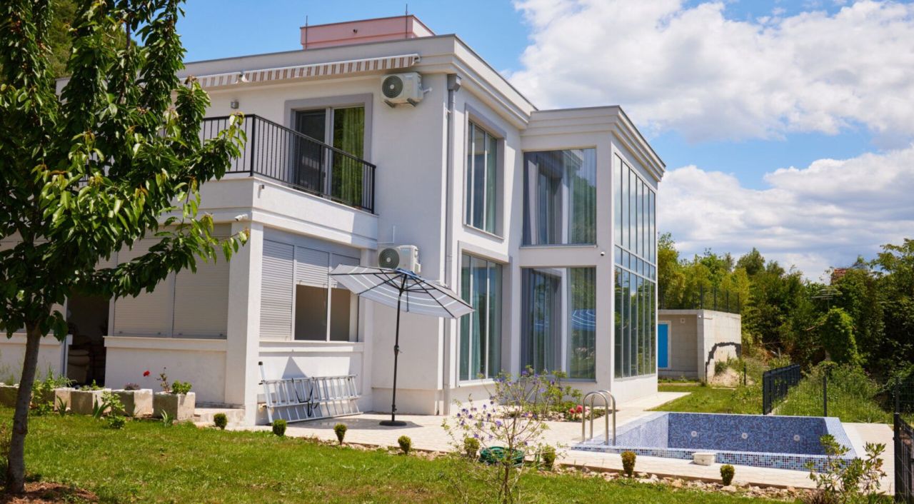 Villa in Herceg-Novi, Montenegro, 338 m² - picture 1