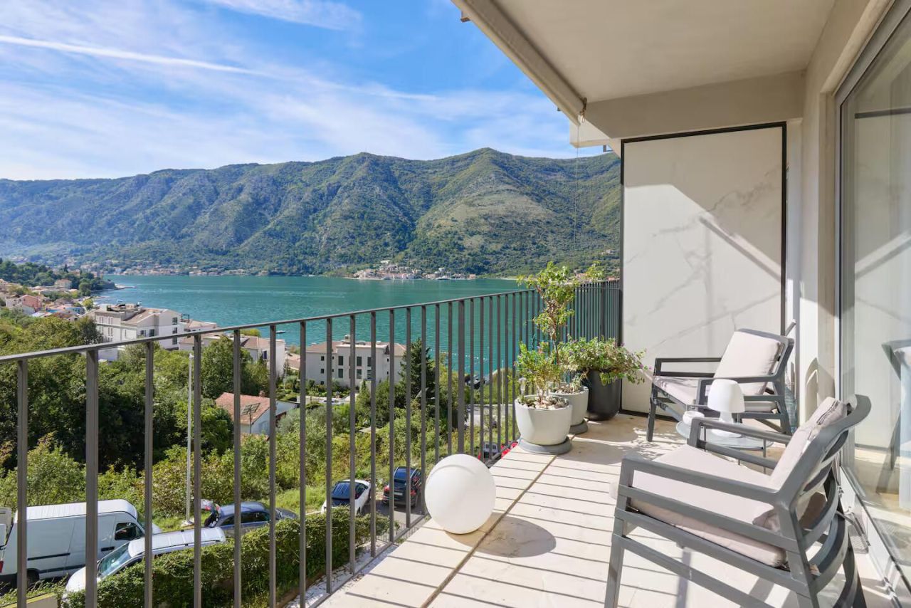 Piso en Dobrota, Montenegro, 65 m² - imagen 1