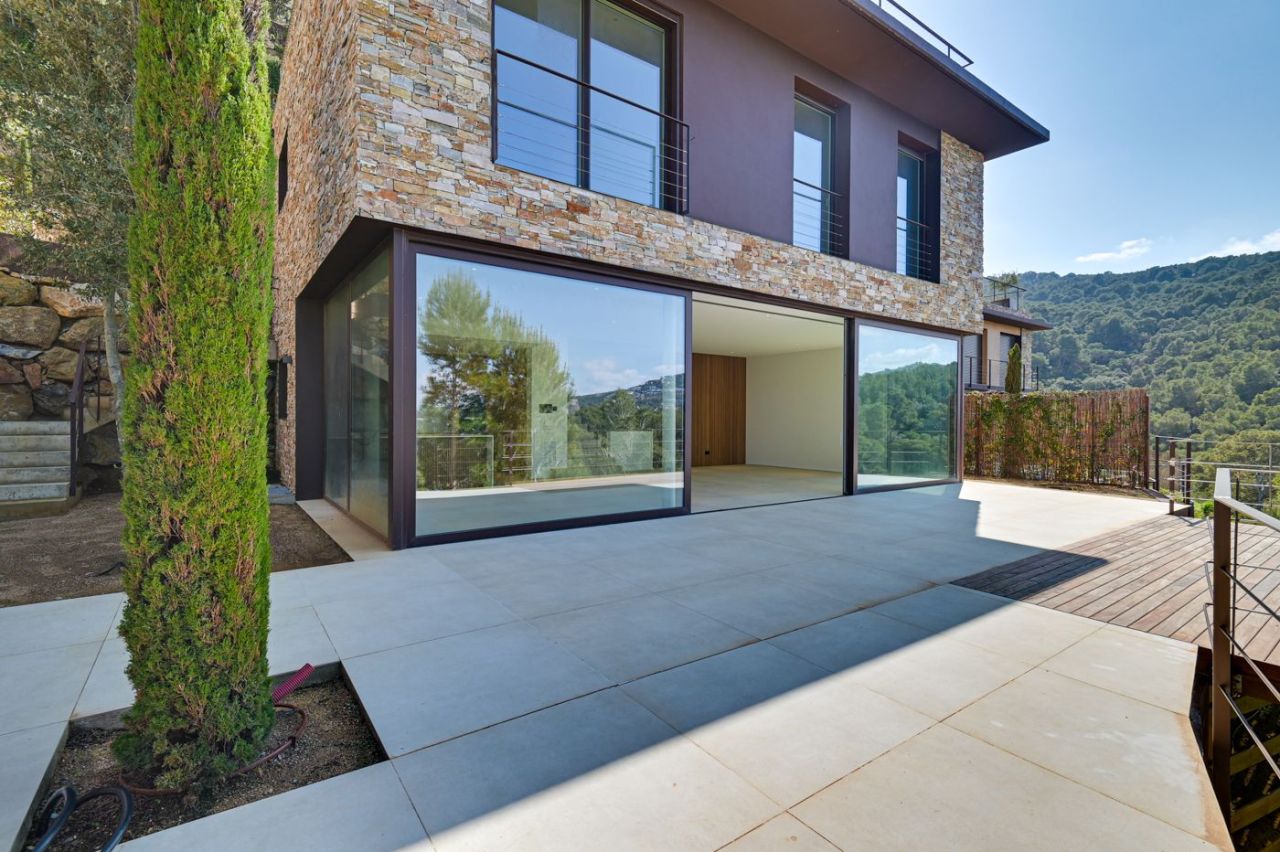Haus in Costa Brava, Spanien, 329 m² - Foto 1
