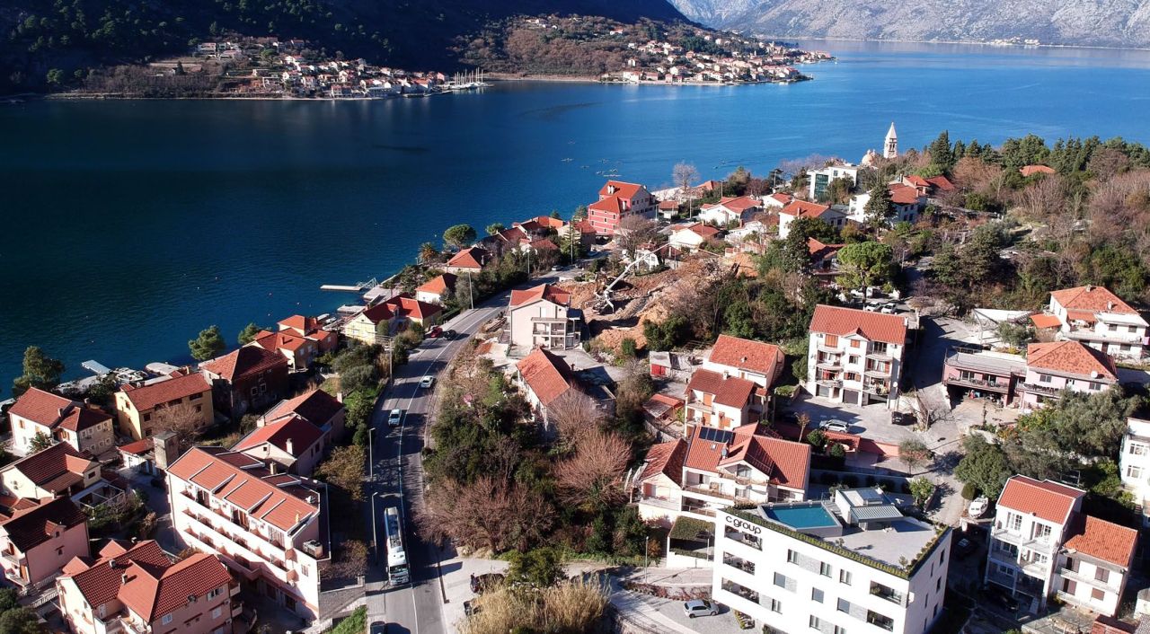 Land in Dobrota, Montenegro, 754 m² - picture 1