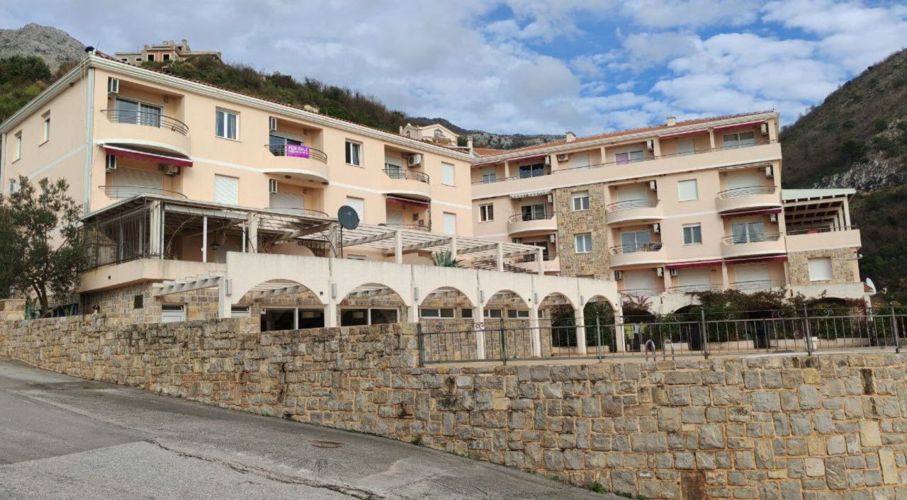 Flat in Rezevici, Montenegro, 47 m² - picture 1