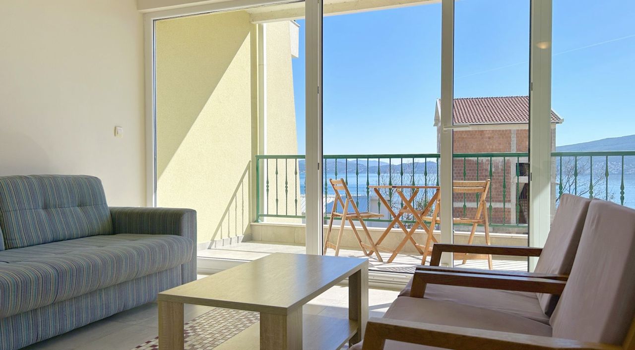 Flat in Bijela, Montenegro, 89 m² - picture 1