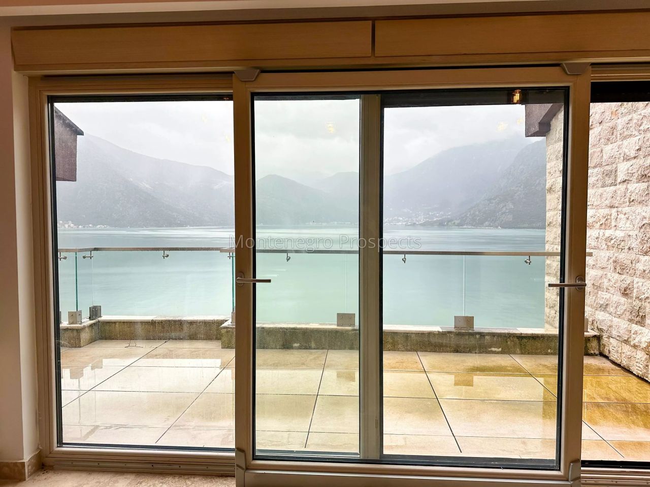 Apartamento en Kotor, Montenegro, 69 m² - imagen 1