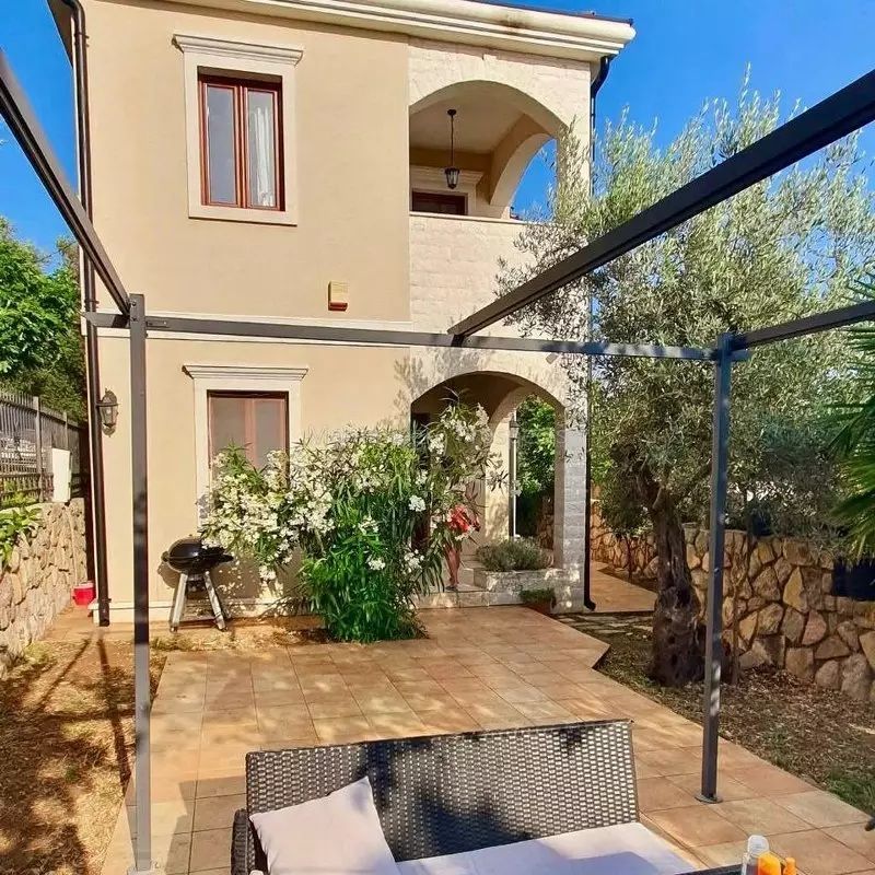 Villa en Rezevici, Montenegro, 112 m² - imagen 1