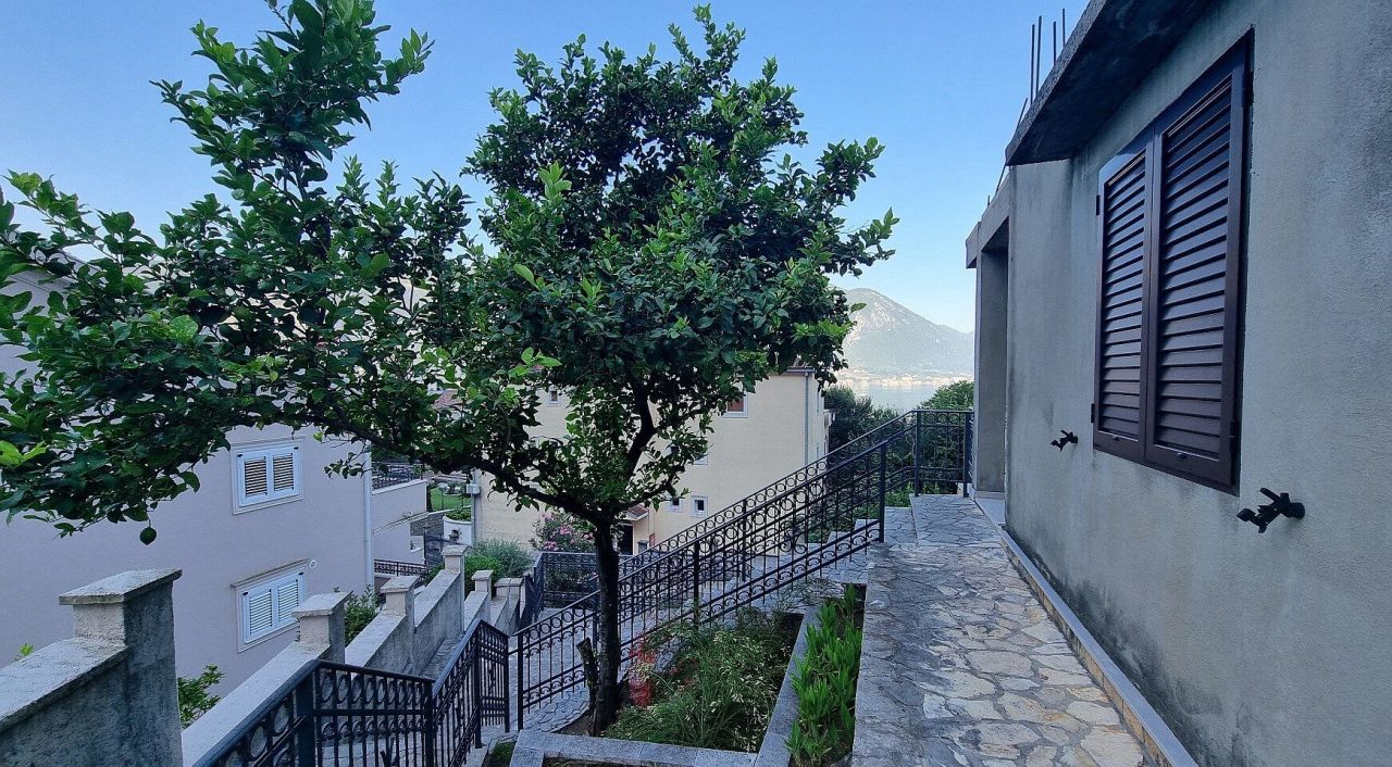 House in Dobrota, Montenegro, 289 m² - picture 10