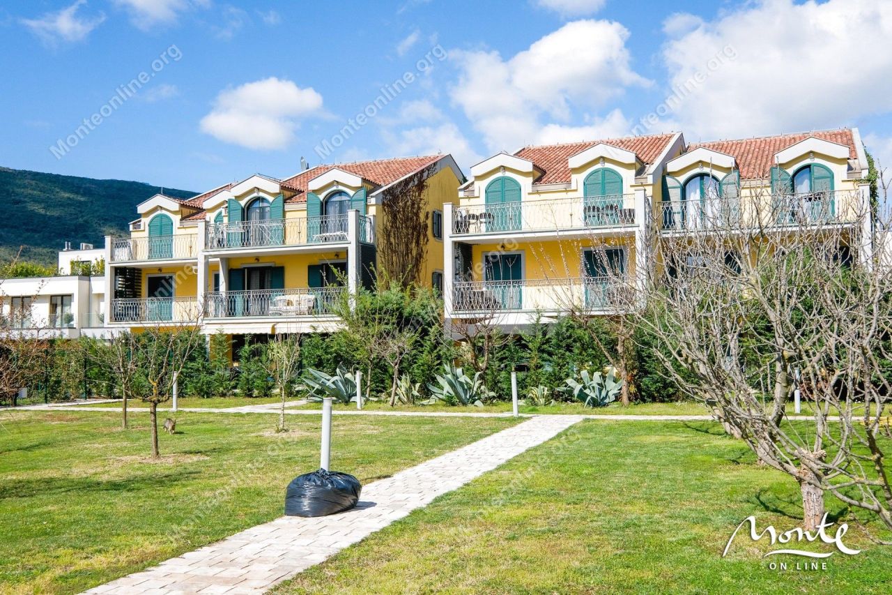 Casa adosada en Budva, Montenegro, 156 m² - imagen 1
