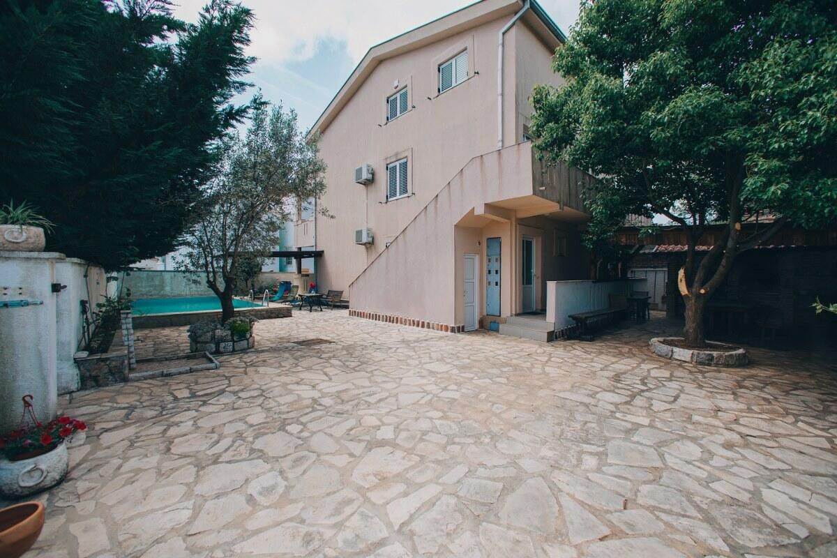 Haus in Krimovica, Montenegro, 273 m² - Foto 1