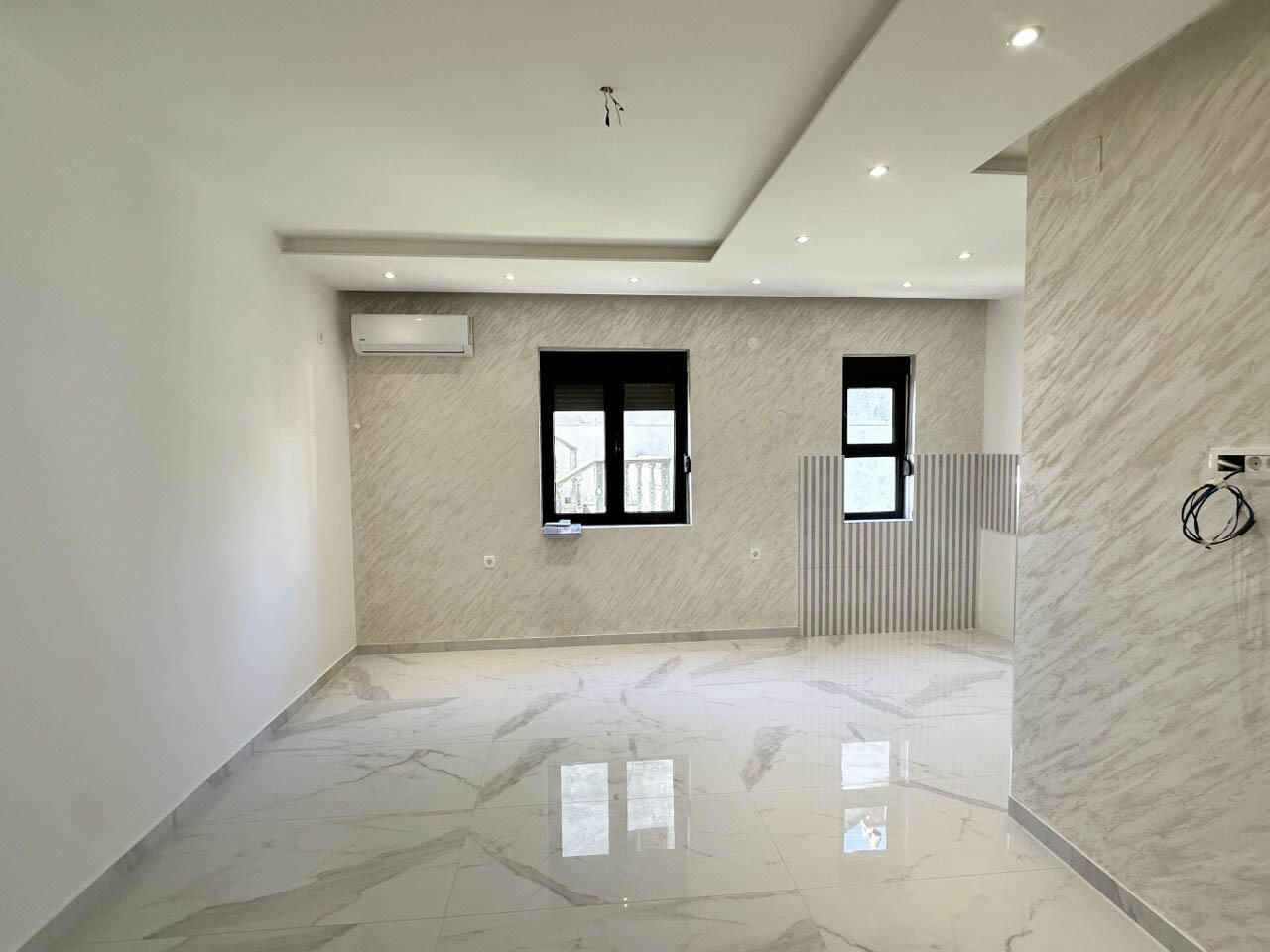 Piso en Tivat, Montenegro, 49 m² - imagen 1