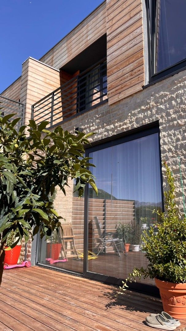 Haus in Tivat, Montenegro, 130 m² - Foto 1