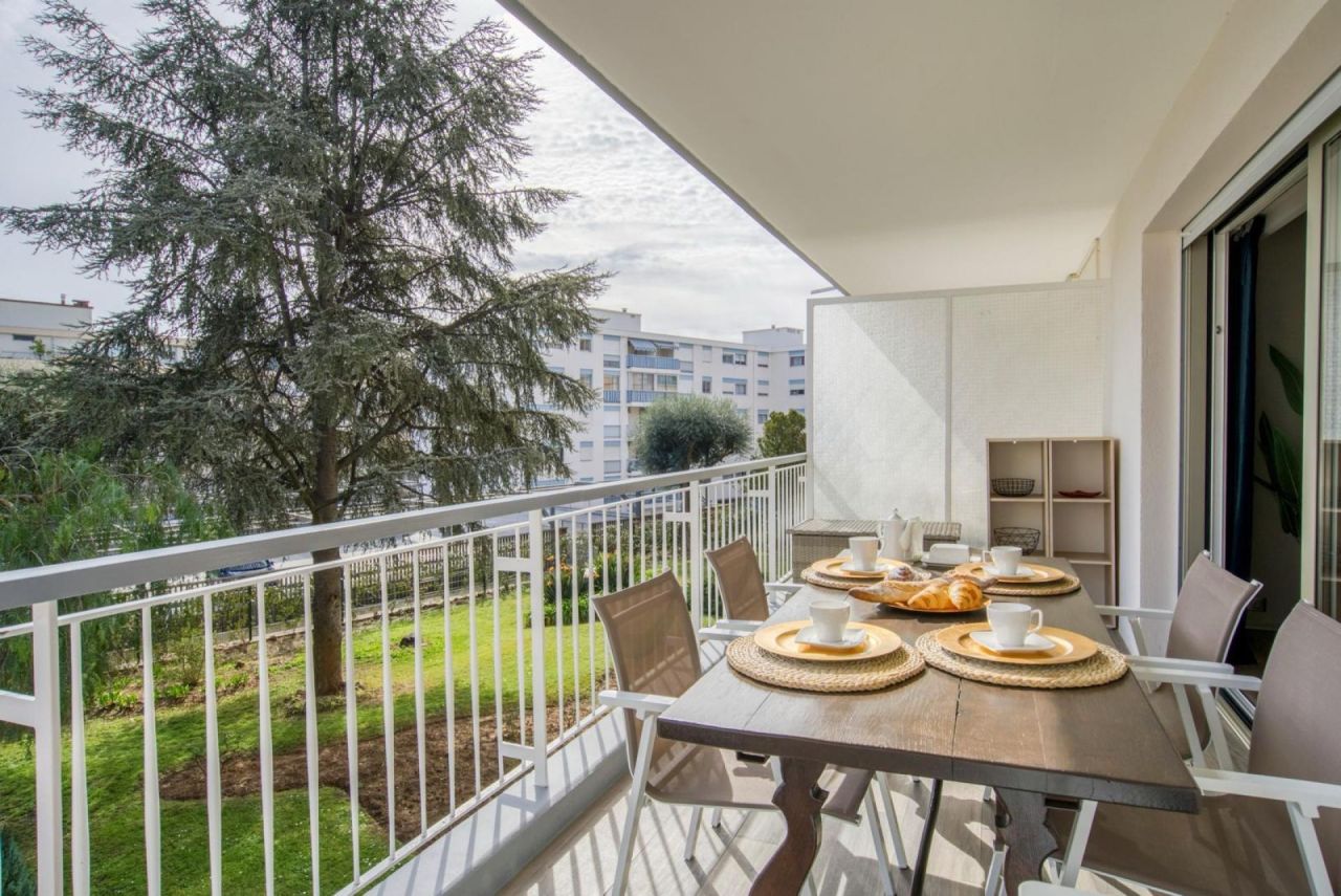 Apartamento en Golfe-Juan, Francia, 90 m² - imagen 1