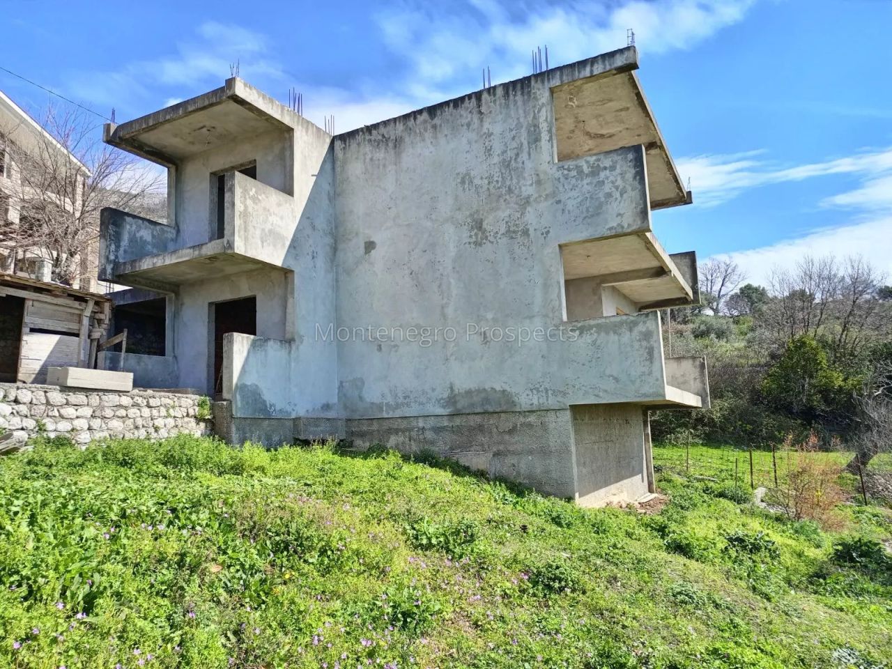 Haus in Bar, Montenegro, 200 m² - Foto 1