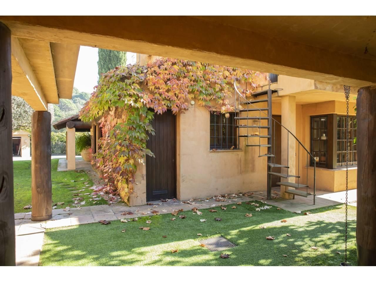 Villa à Sant Andreu de Llavaneres, Espagne, 476 m² - image 3