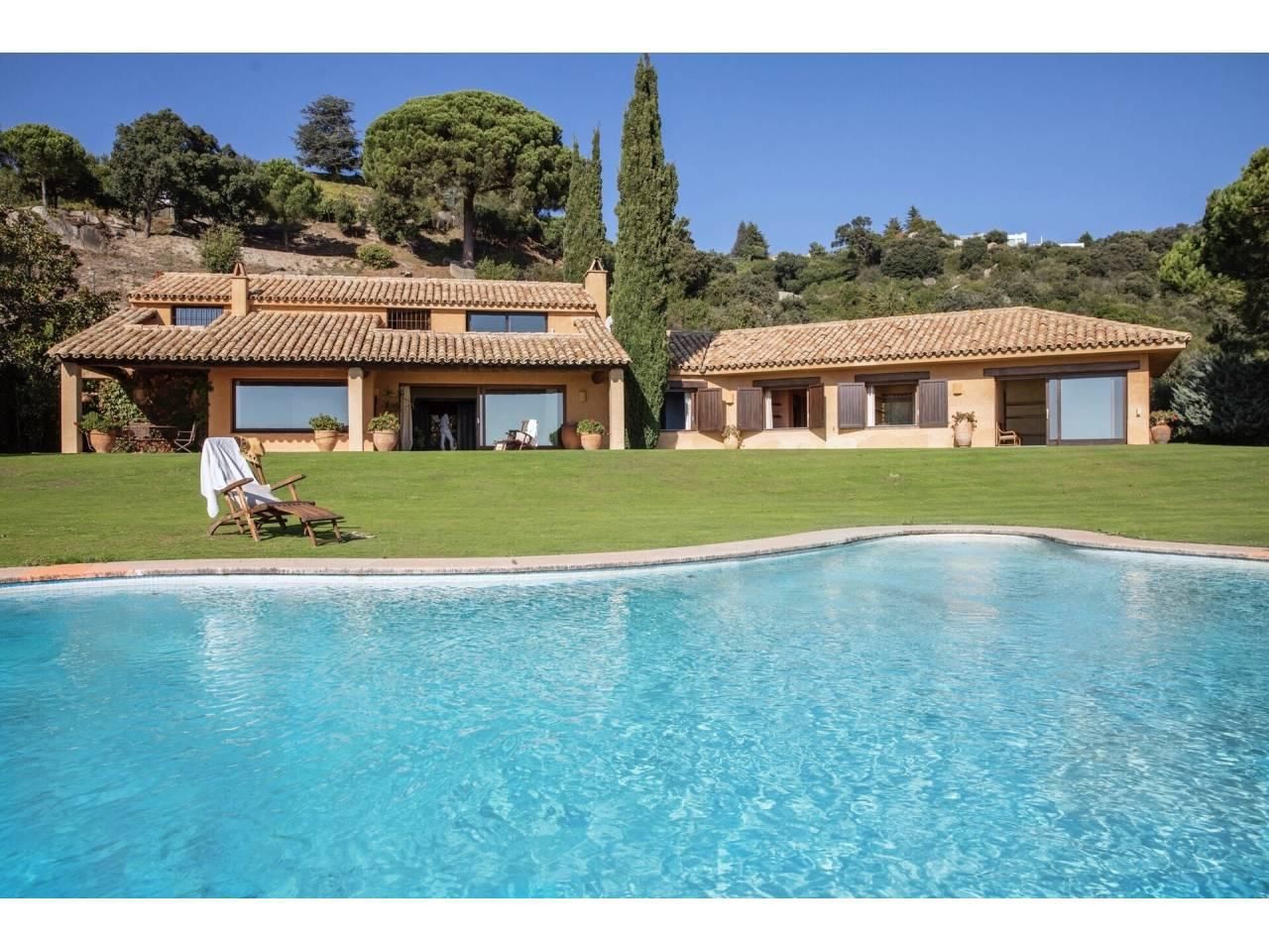 Villa en Sant Andreu de Llavaneres, España, 476 m² - imagen 1