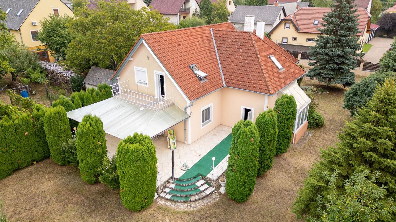 Maison à Hévíz, Hongrie, 200 m² - image 1
