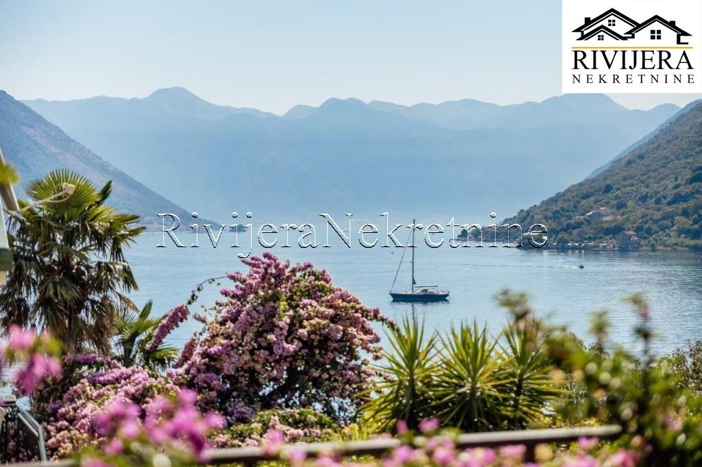 Flat in Kotor, Montenegro, 36 m² - picture 1