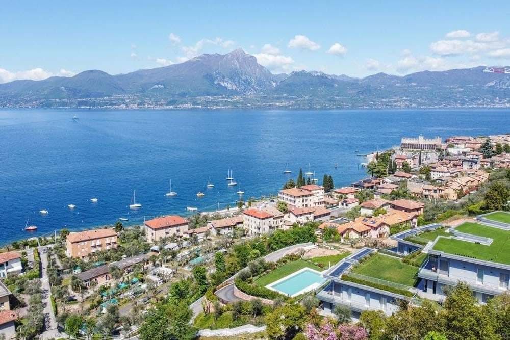 Apartment in Torri del Benaco, Italy, 210 m² - picture 1