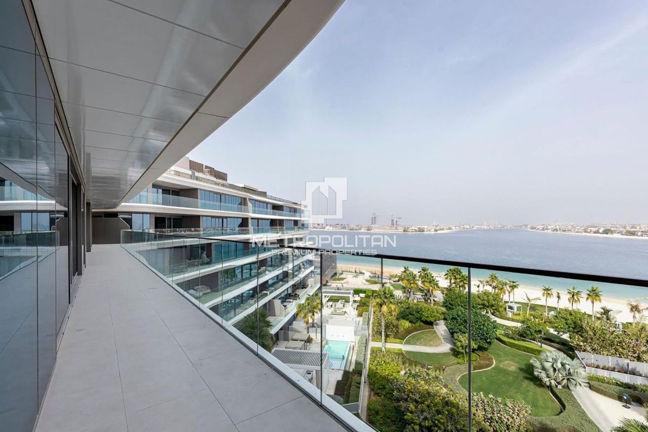 Apartment in Dubai, UAE, 652 m² - picture 1