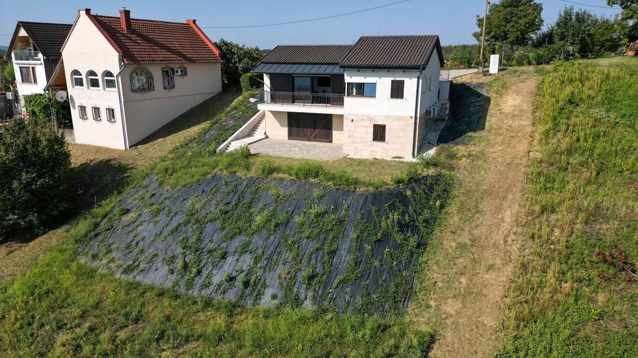 Maison à Keszthely, Hongrie, 167 m² - image 1