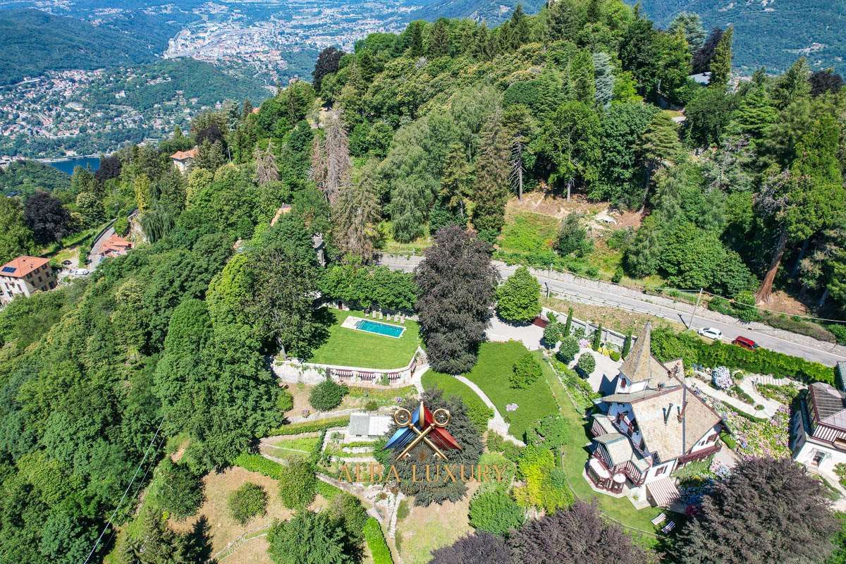 Villa on Lake Como, Italy, 1 800 m² - picture 2