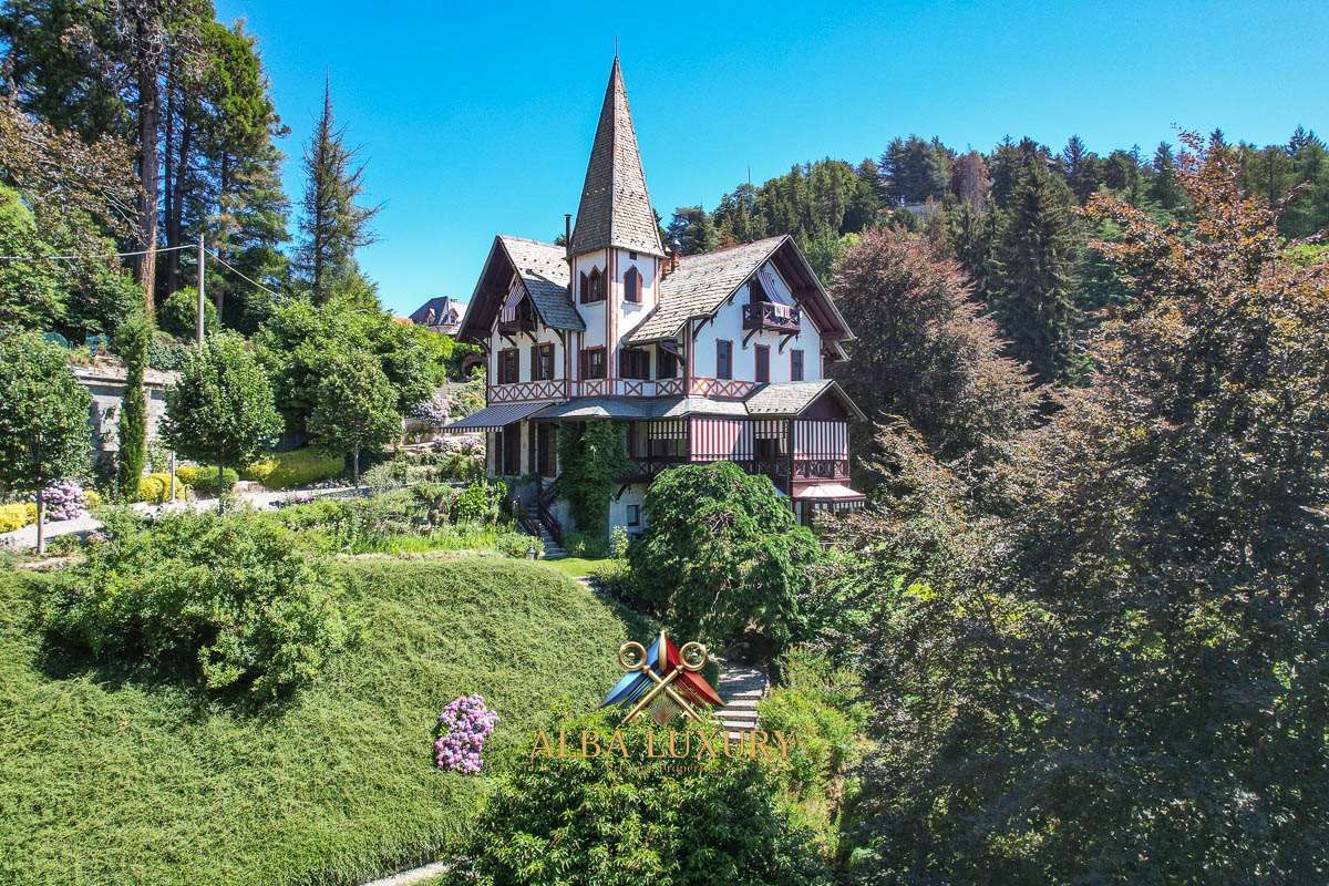 Villa on Lake Como, Italy, 1 800 m² - picture 6