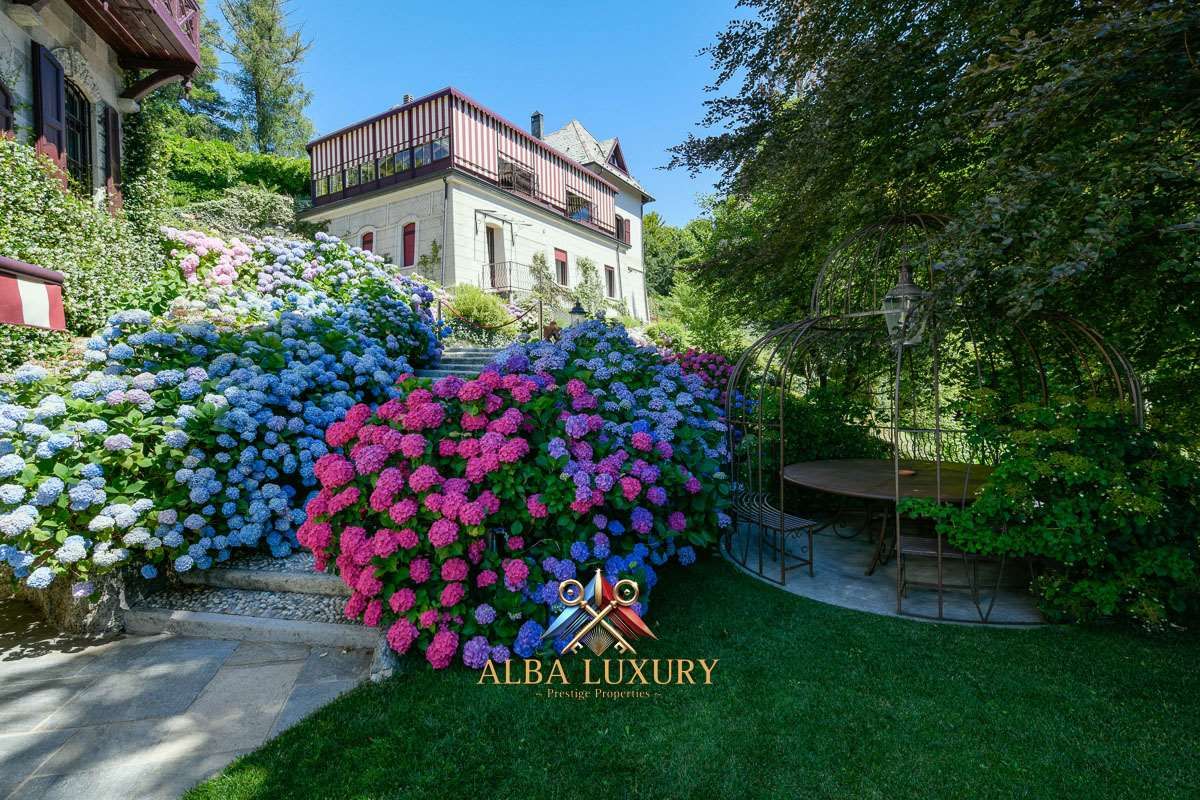 Villa on Lake Como, Italy, 1 800 m² - picture 7