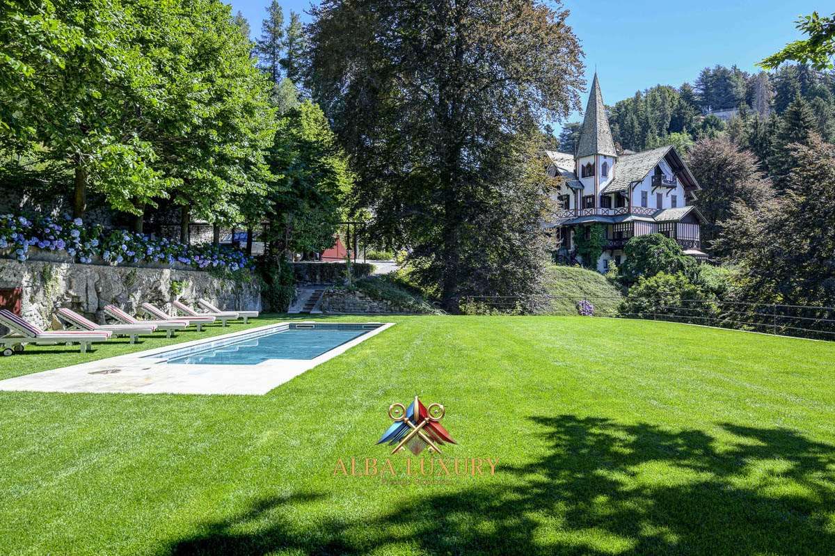Villa on Lake Como, Italy, 1 800 m² - picture 16