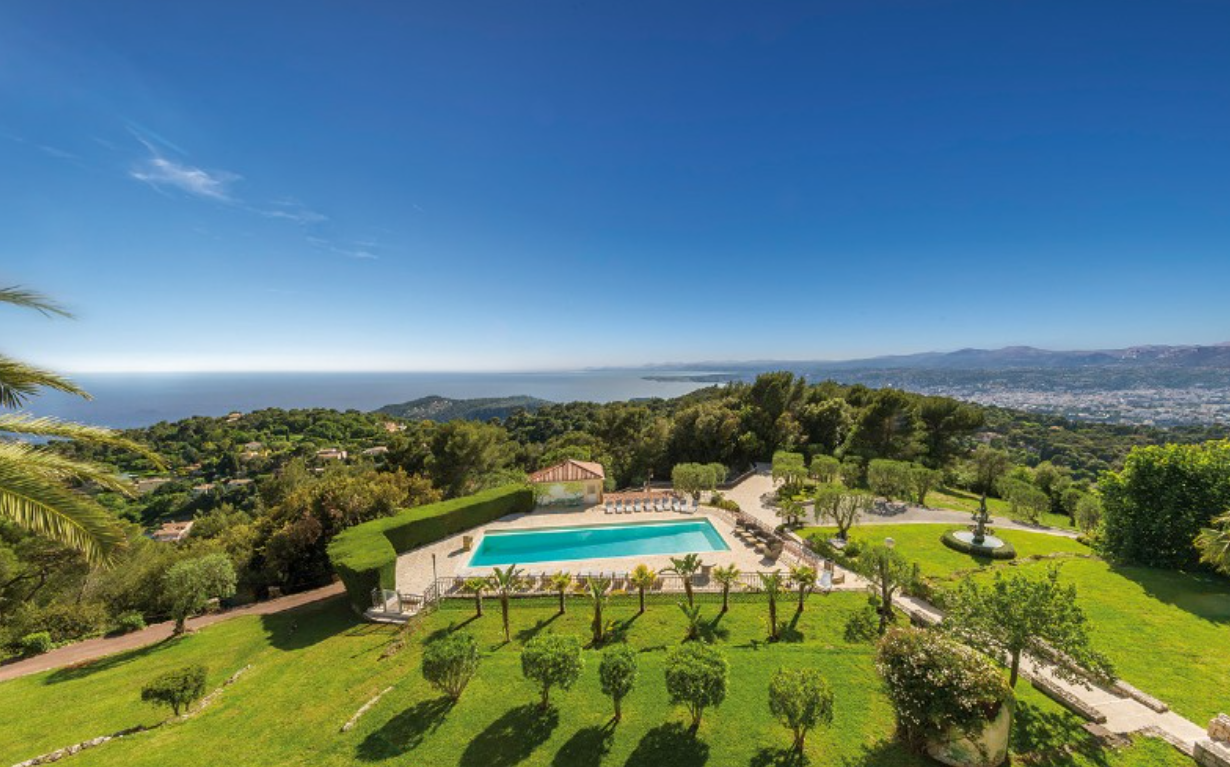 House in Villefranche-sur-Mer, France, 1 600 m² - picture 1