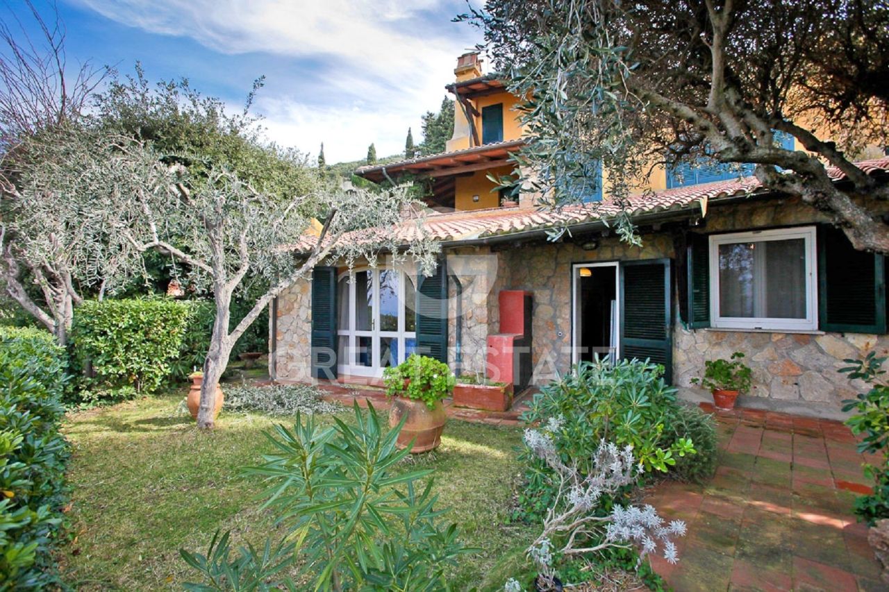 Apartment in Monte Argentario, Italy, 148.85 m² - picture 1