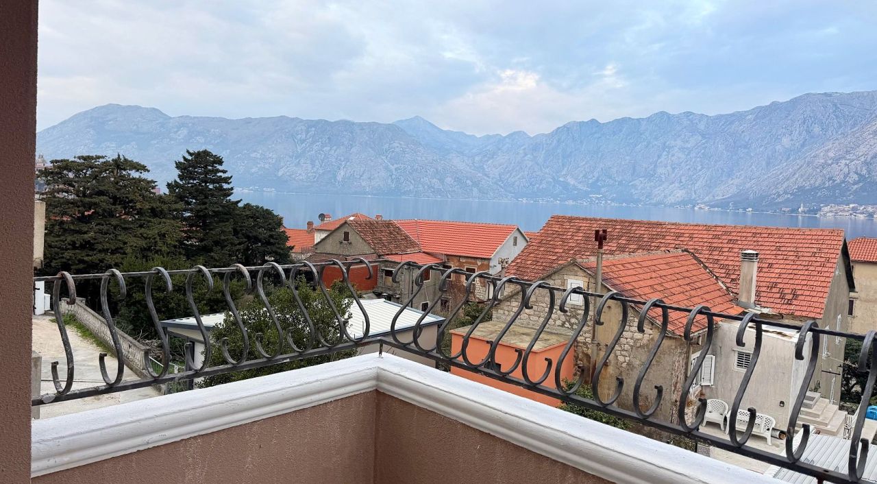 Apartment in Prcanj, Montenegro, 85 m² - picture 1