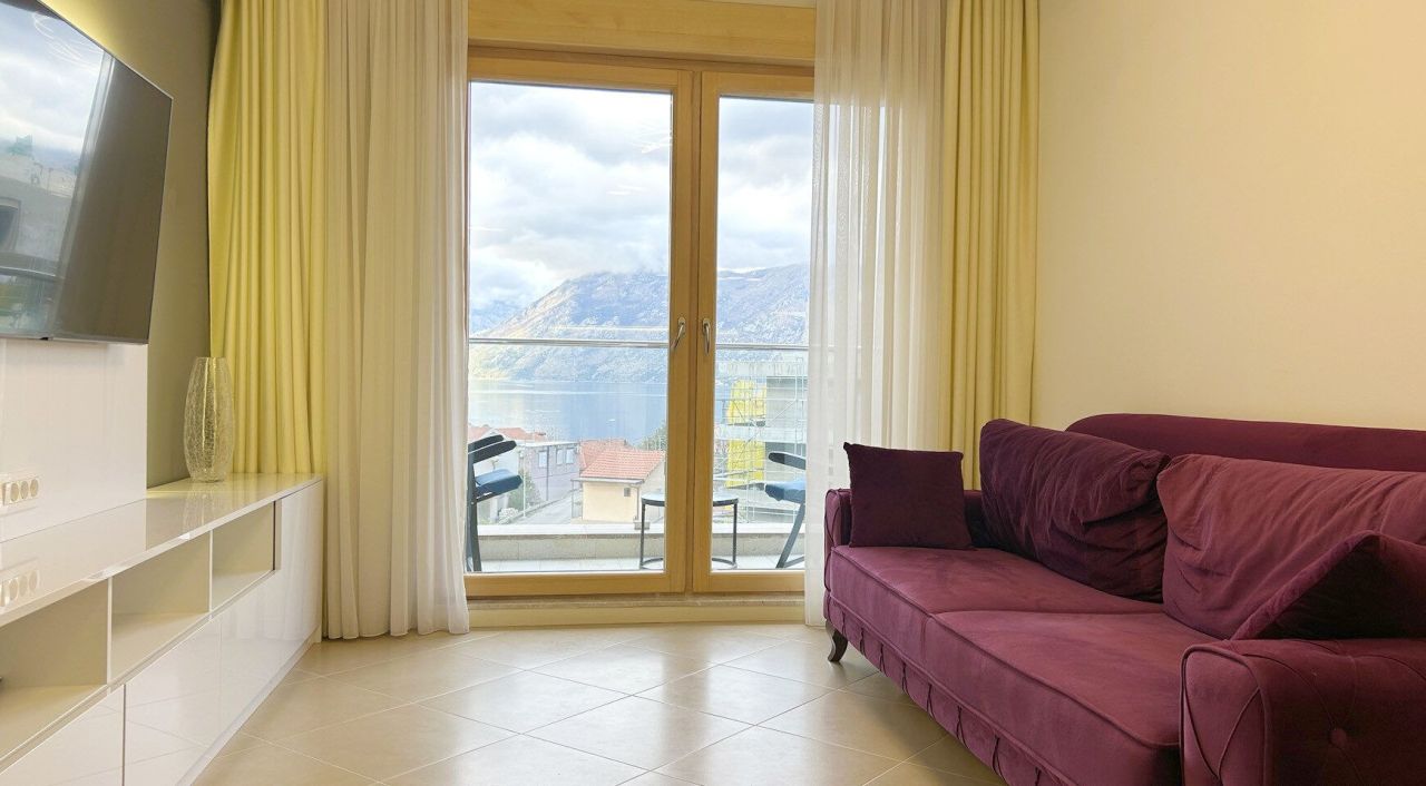 Apartment in Dobrota, Montenegro, 54 m² - Foto 1