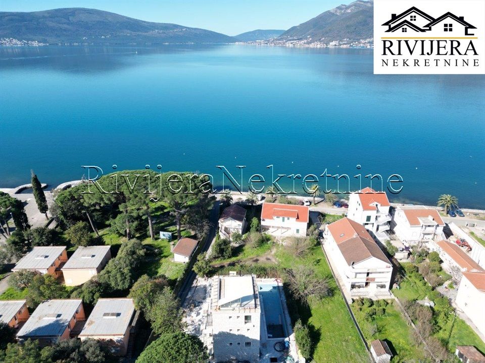 Villa in Tivat, Montenegro, 500 m² - picture 1