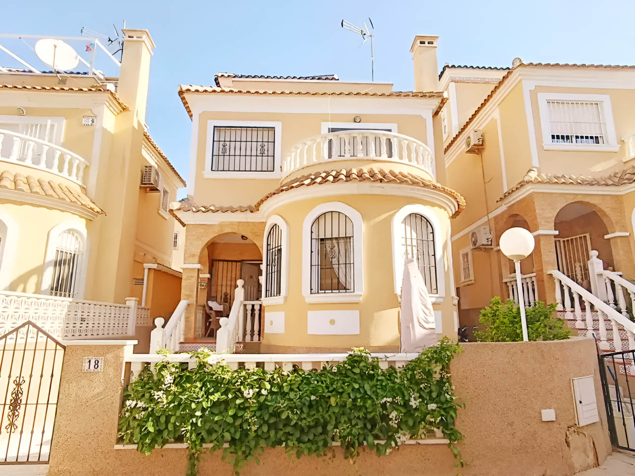 Villa in Alicante, Spanien, 89 m² - Foto 1