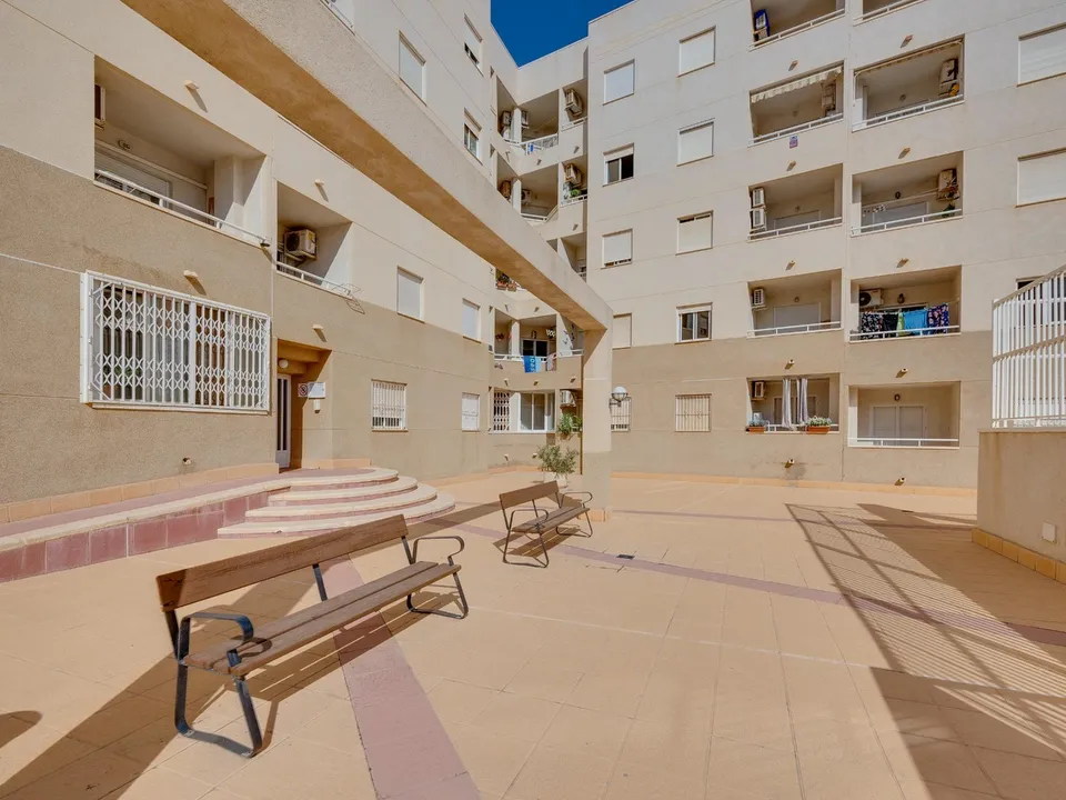 Studio in Torrevieja, Spain, 45 m² - picture 15