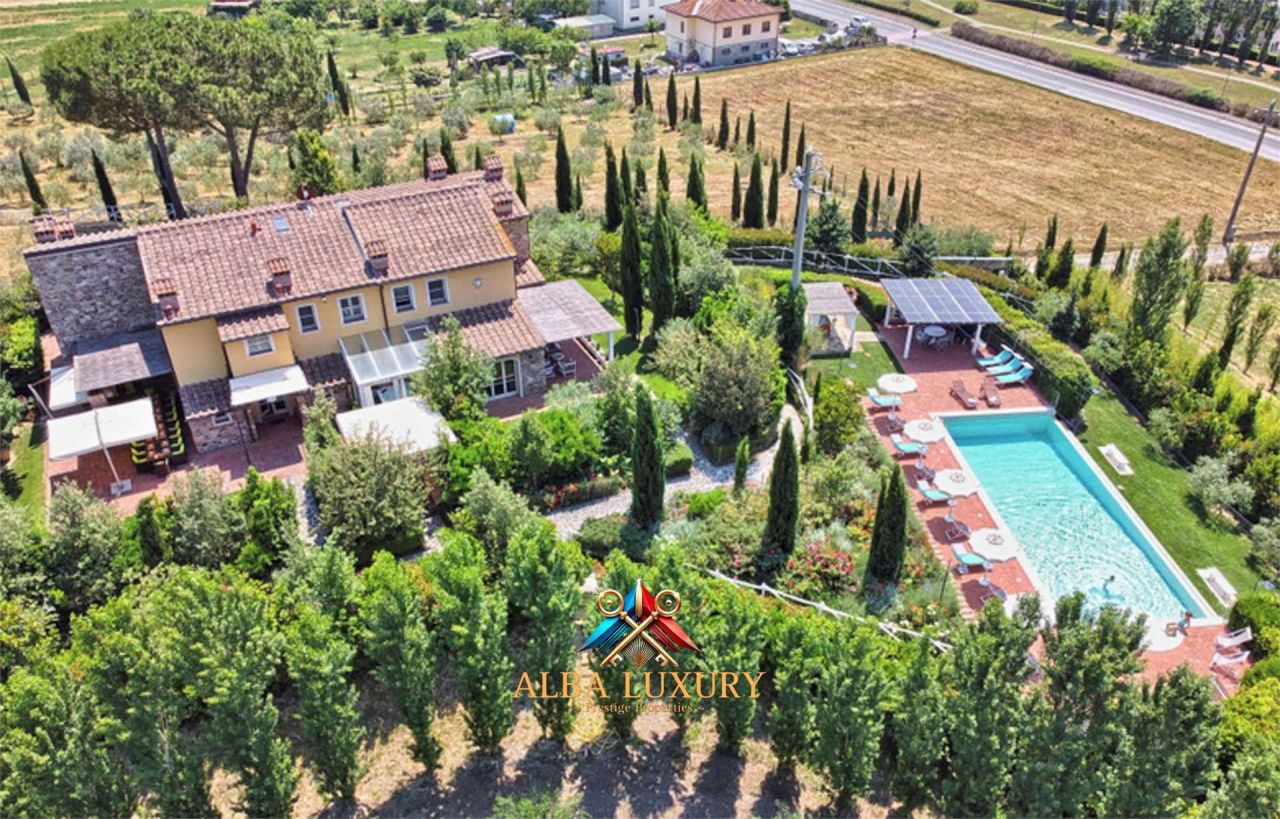 Villa in Palaia, Italy, 800 m² - picture 1