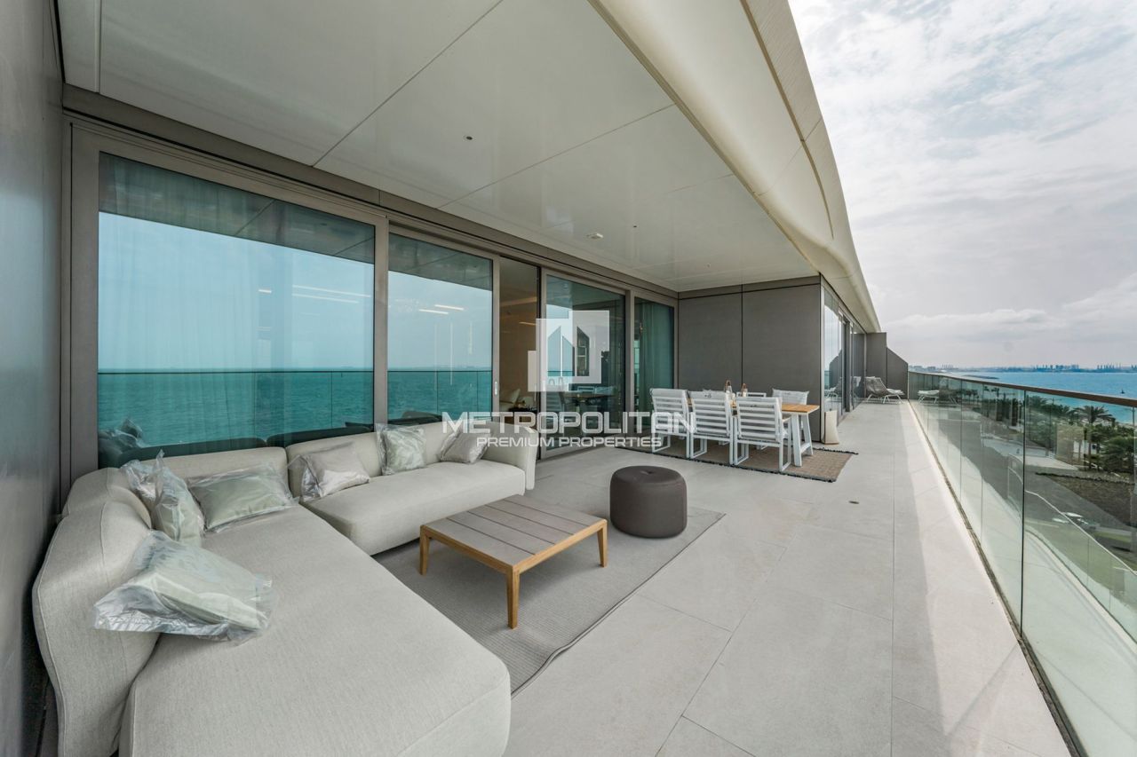 Apartment in Dubai, UAE, 439 m² - picture 1
