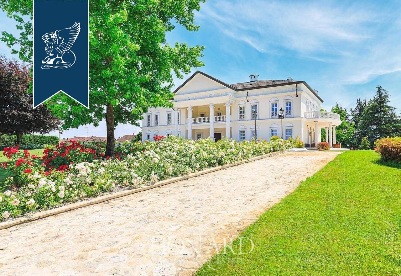 Villa en Pavía, Italia, 1 800 m² - imagen 2