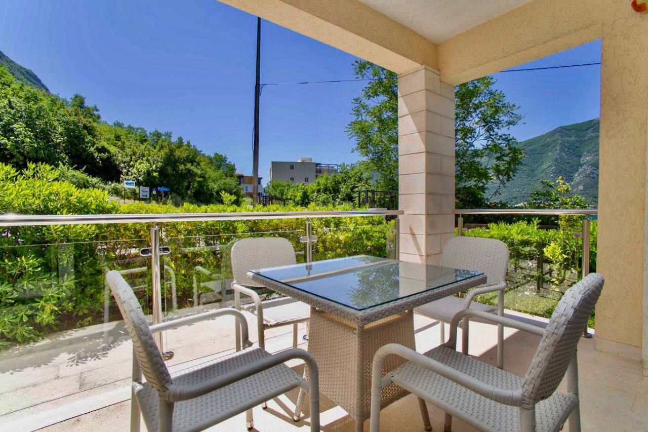 Apartamento en Kotor, Montenegro, 68 m² - imagen 2