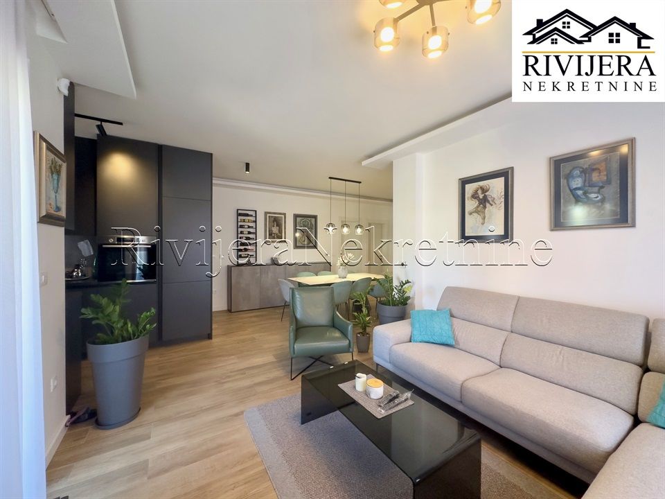 Wohnung in Kotor, Montenegro, 98 m² - Foto 1