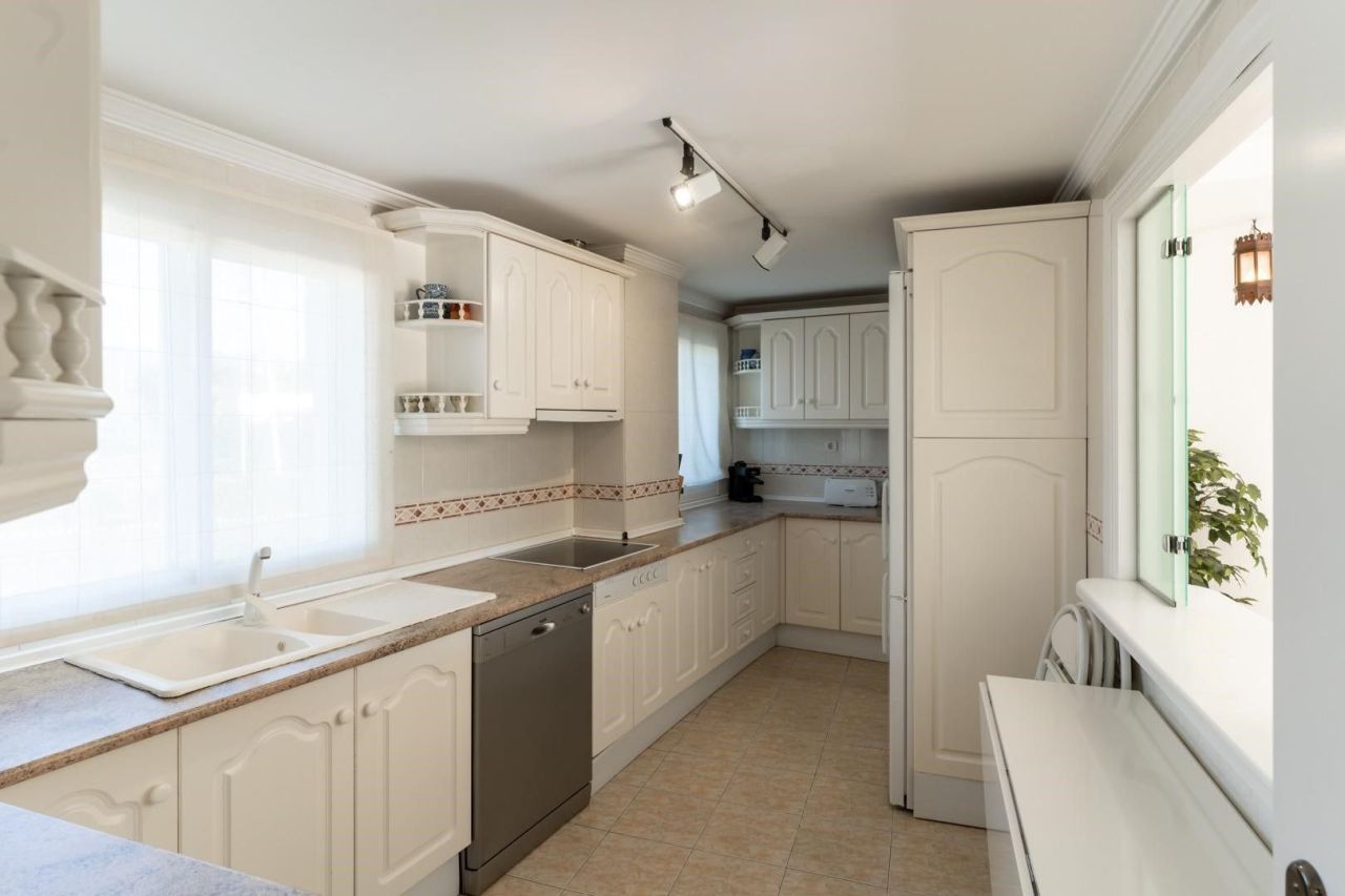 Flat in Estepona, Spain, 117 m² - picture 12