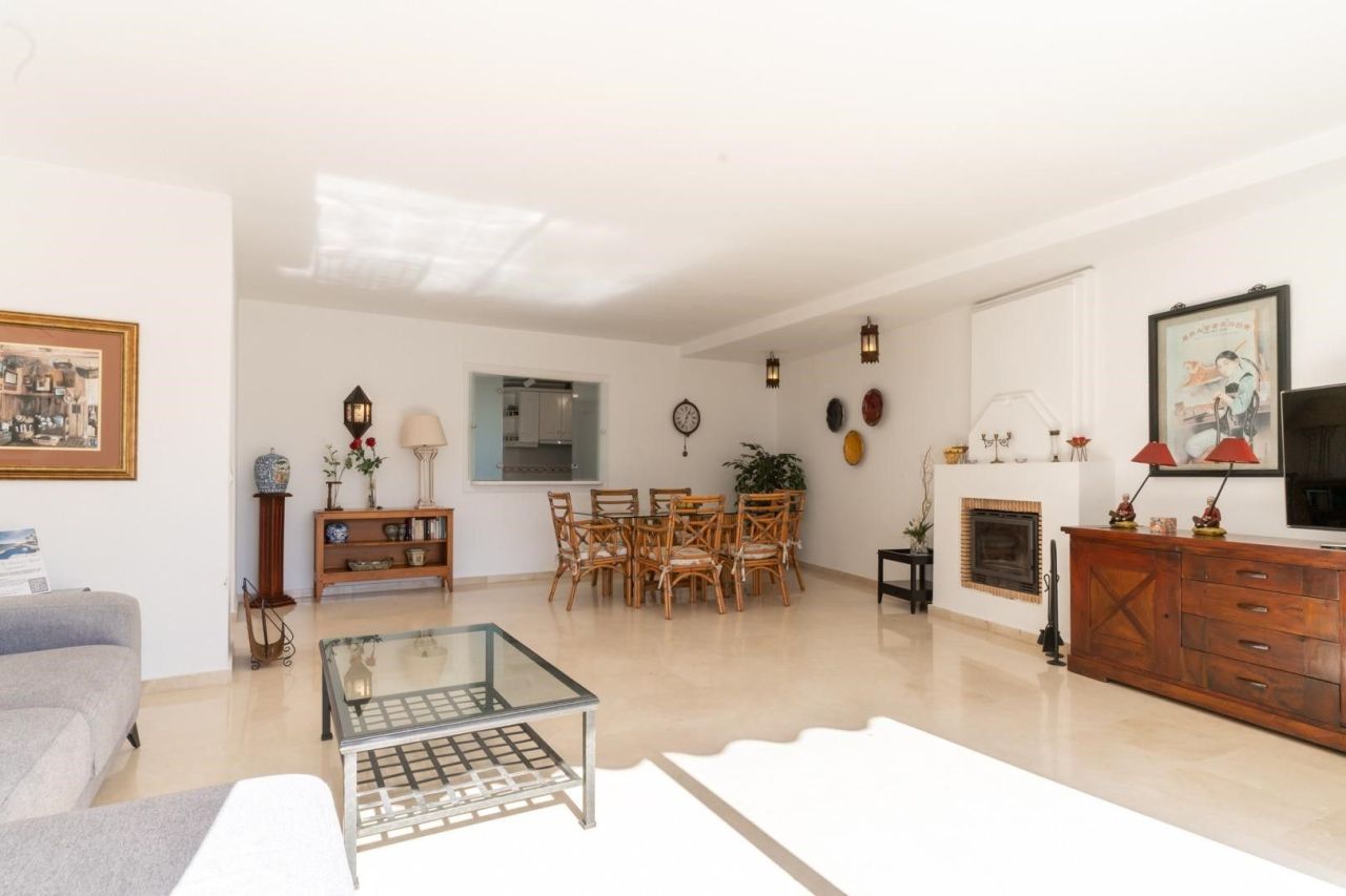 Flat in Estepona, Spain, 117 m² - picture 11