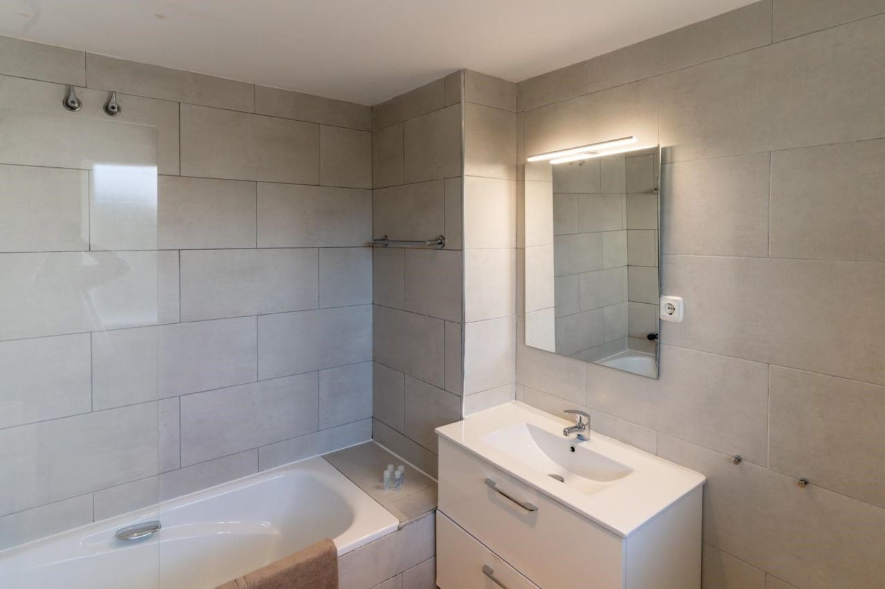 Flat in Estepona, Spain, 117 m² - picture 17