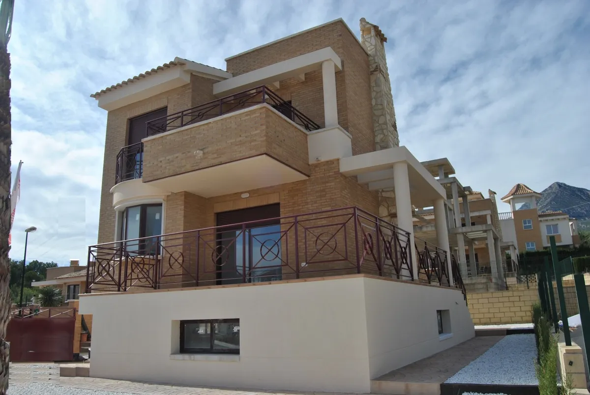 Villa en La Nucia, España, 170.7 m² - imagen 1