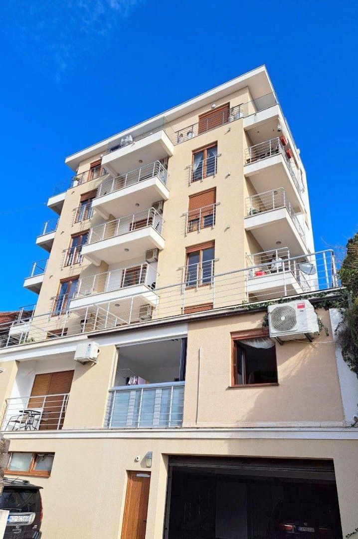 Appartement à Tivat, Monténégro, 77 m² - image 1