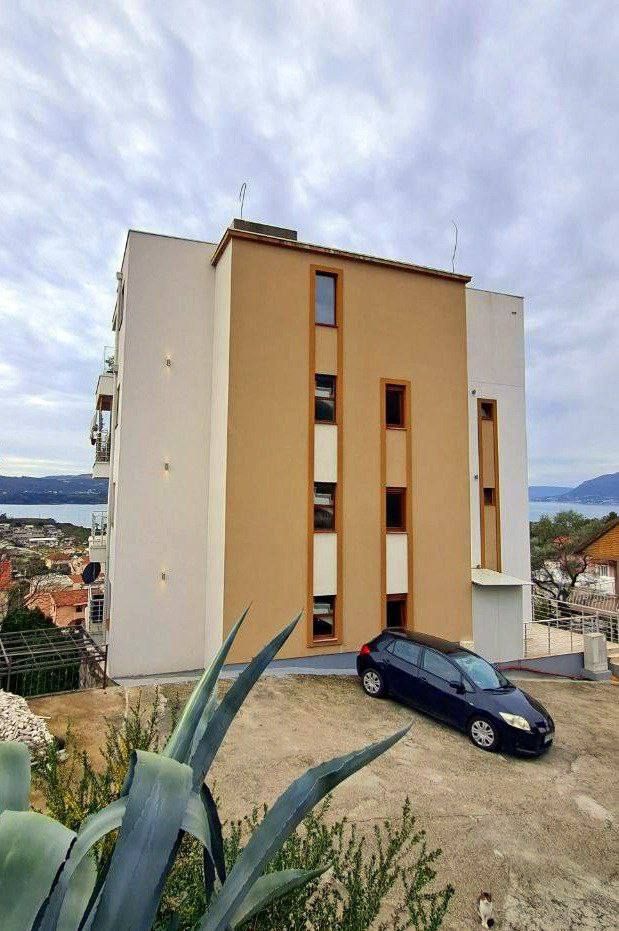 Appartamento a Tivat, Montenegro, 77 m² - foto 2