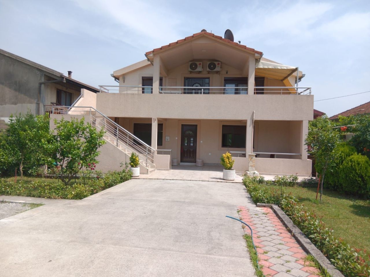 Casa en Podgorica, Montenegro, 180 m² - imagen 1